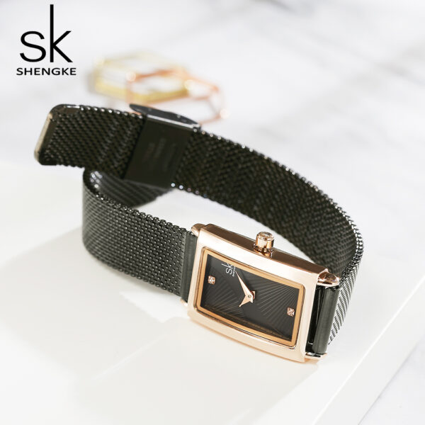 луксозен златист дамски часовник SHENGKE черна метална каишка правоъгълен издължена форма